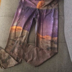 Teeki (space love hot pant) yoga